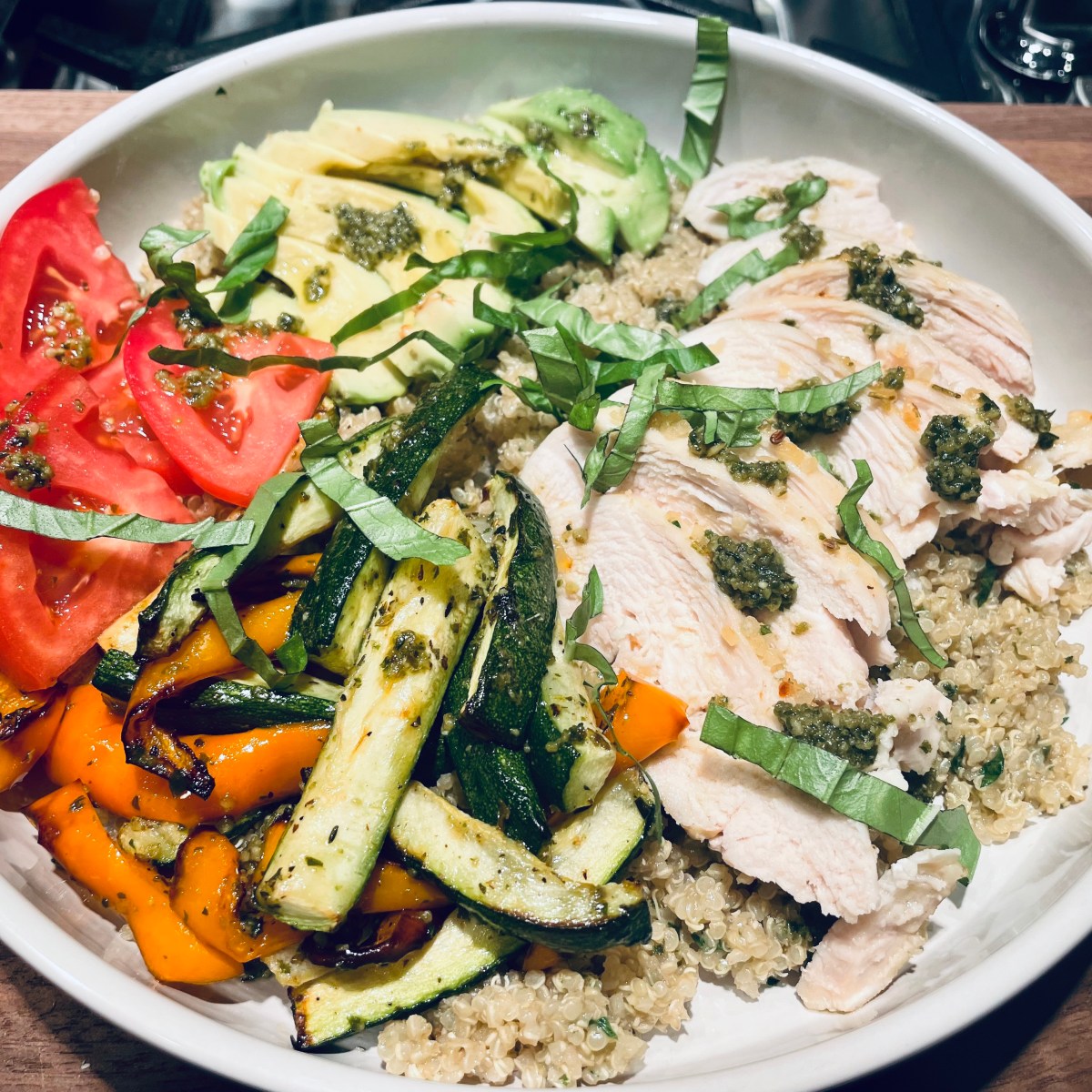 🌿 Pesto Chicken Quinoa&nbsp;Bowl