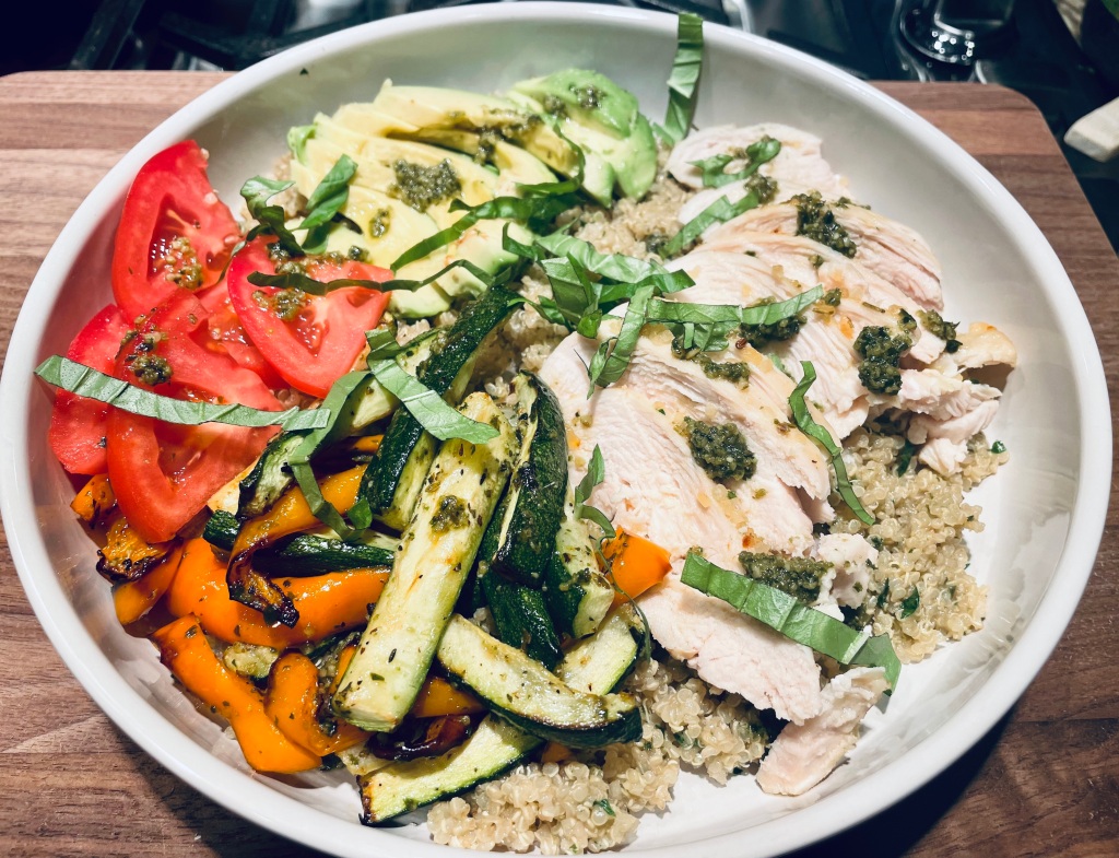 🌿 Pesto Chicken Quinoa&nbsp;Bowl